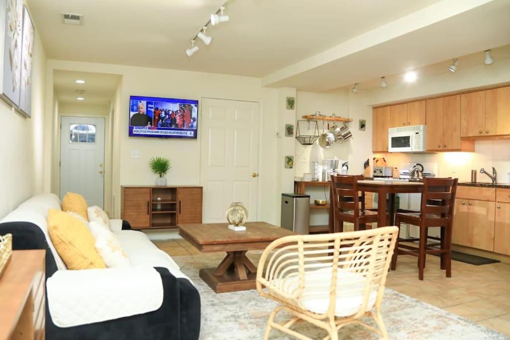 Holiday home Private With Private Bathroom Centrally Located Washington
