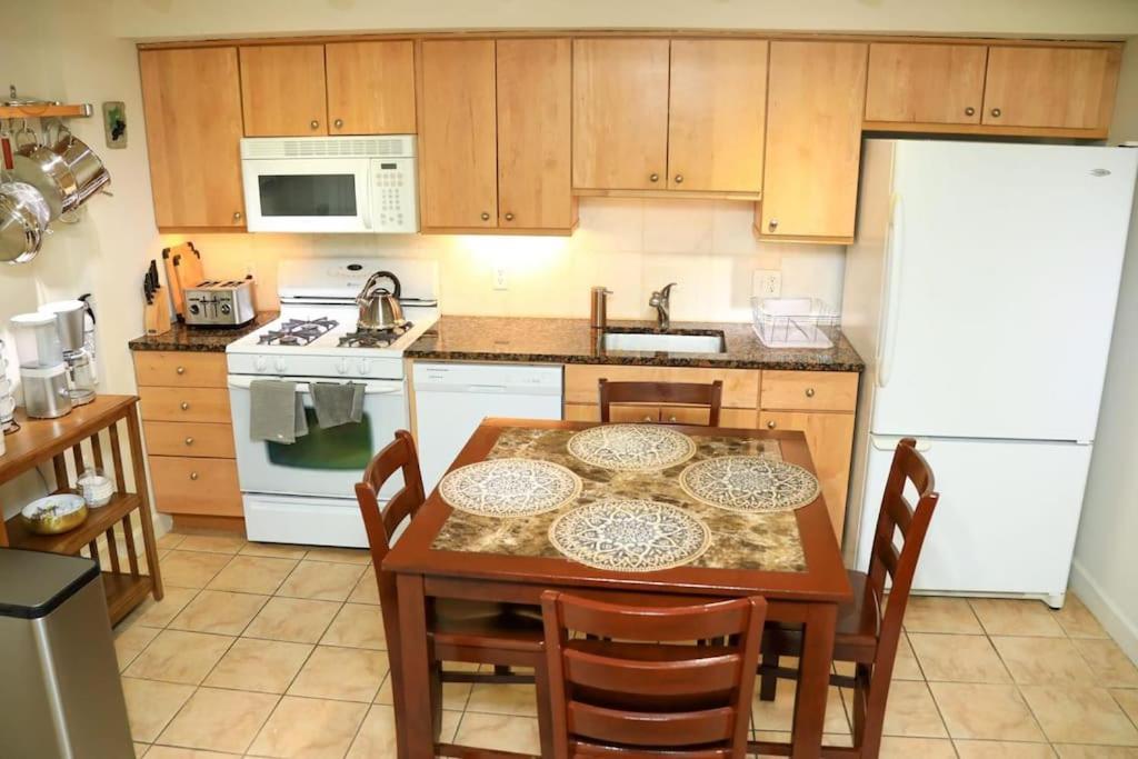 Holiday home Private With Private Bathroom Centrally Located